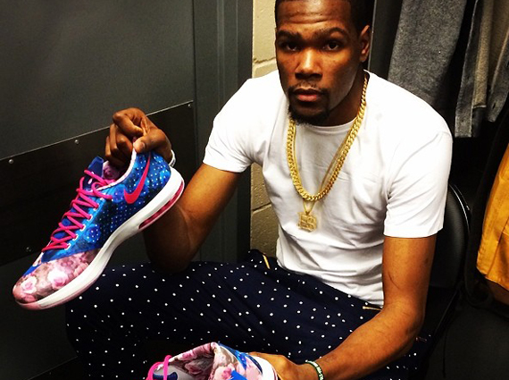 Kevin Durant Shows Off His “Aunt Pearl” Nike KD 6