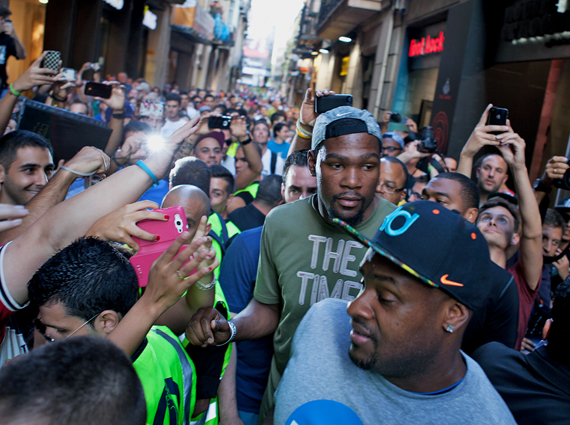 Will Kevin Durant Surpass LeBron James as Nike Basketball’s Biggest Athlete in 2015?