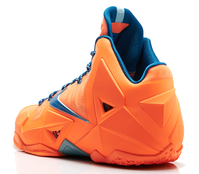 Lebron Xi Atomic Orange Green Abyss 03