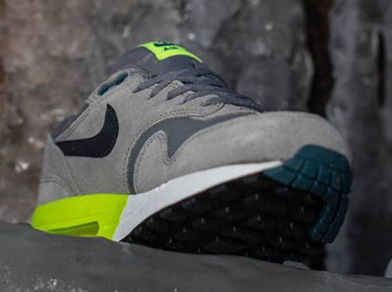 Nike Air Max 1 Gs Cool Grey Volt Black 02