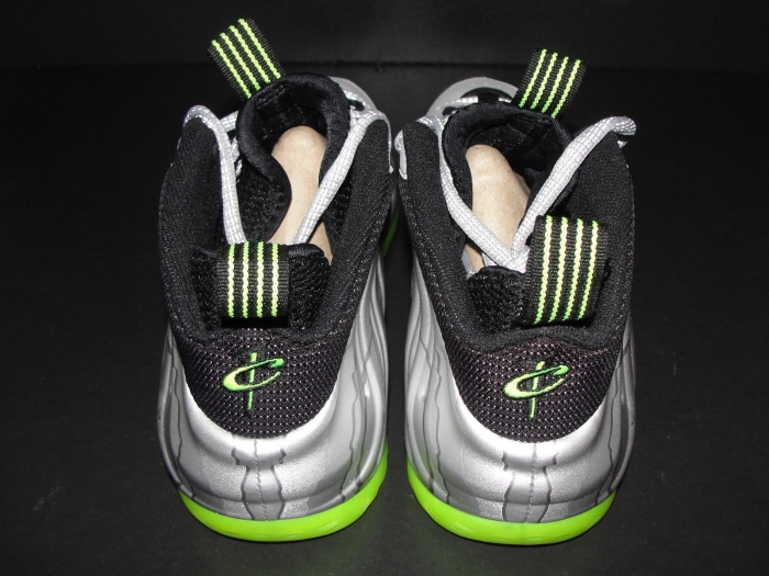 Nike Foamposite One Silver Volt 02