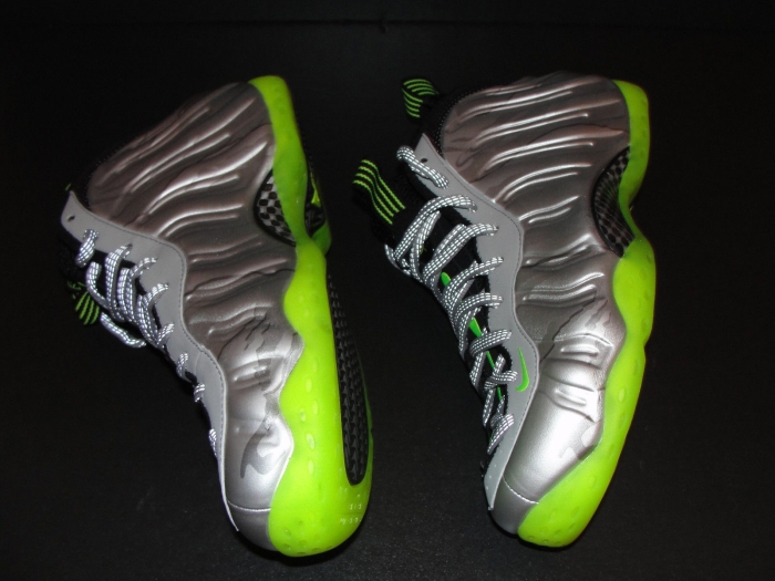 Nike Foamposite One Silver Volt 03