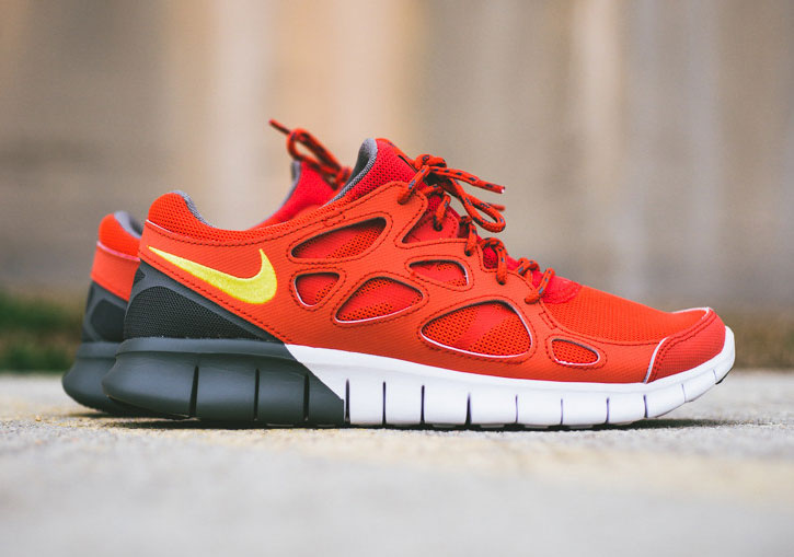 Nike Free Run 2 – Light Crimson – Black – White