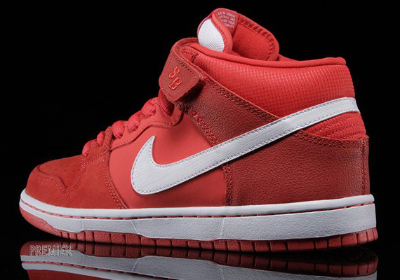 Nike Sb Dunk Mid Light Crimson Available