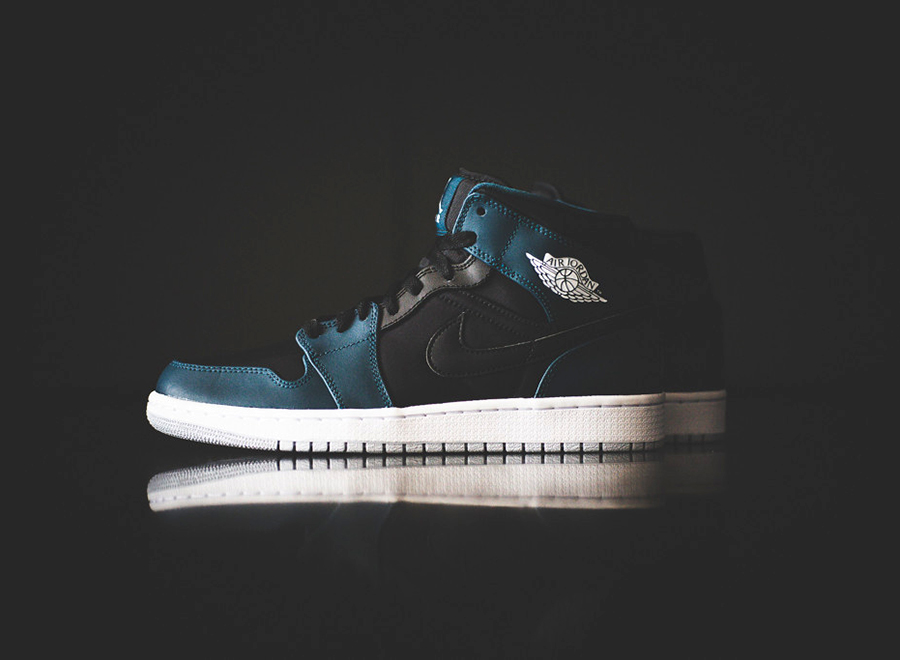 Air Jordan 1 Mid Black Night Shade 2