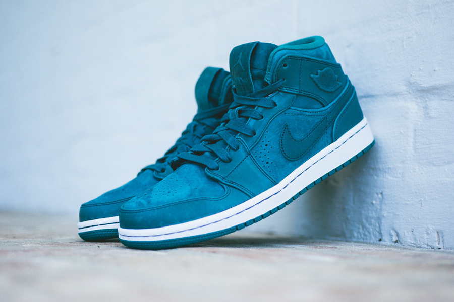 Air Jordan 1 Mid Nouveau Night Shadow 2