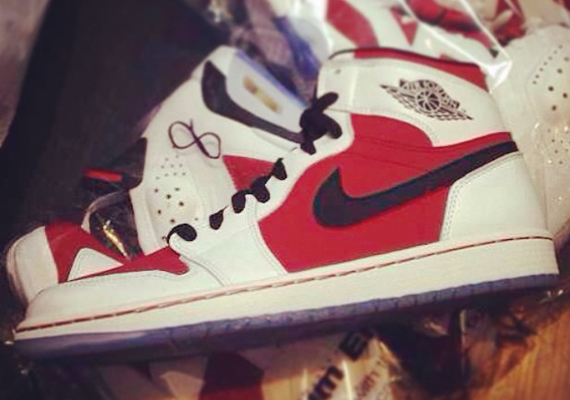 Air Jordan 1 Retro High OG - White - Red - Black