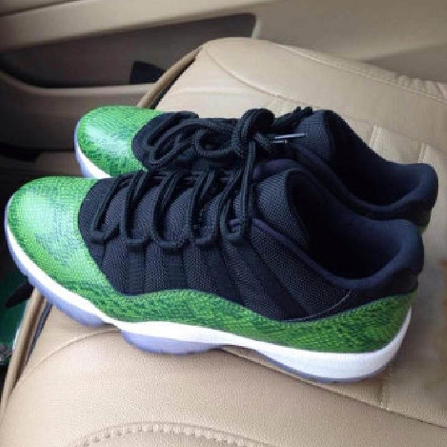 Air Jordan 11 Low Green Snake 01