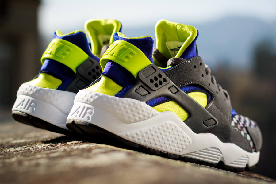 Nike Air Huarache Dark Grey Venom Green 03