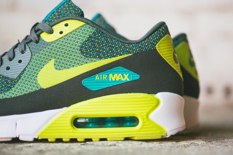 Nike Air Max 90 Venom Green 02