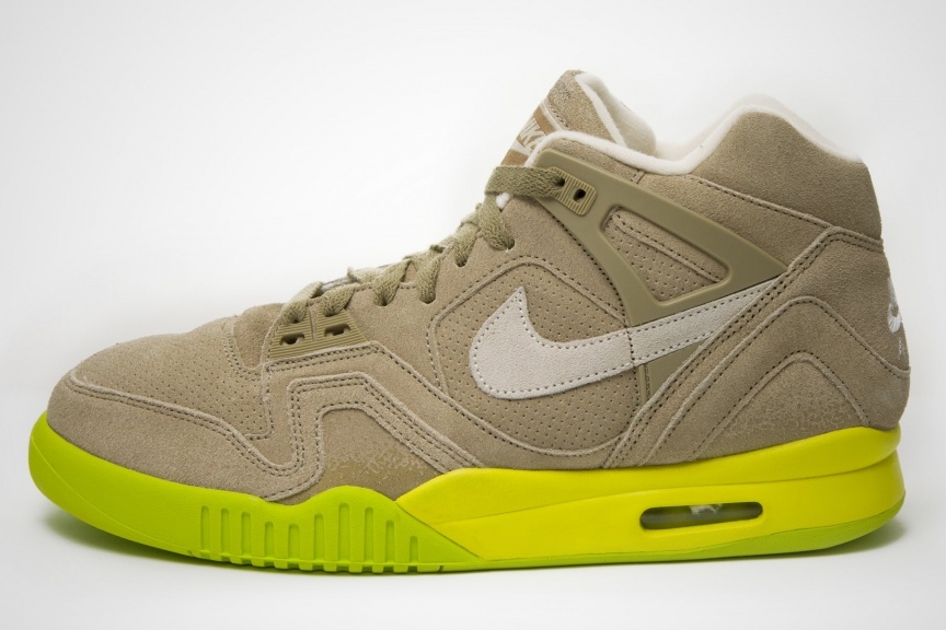 Nike Air Tech Challenge 2 Bamboo 01