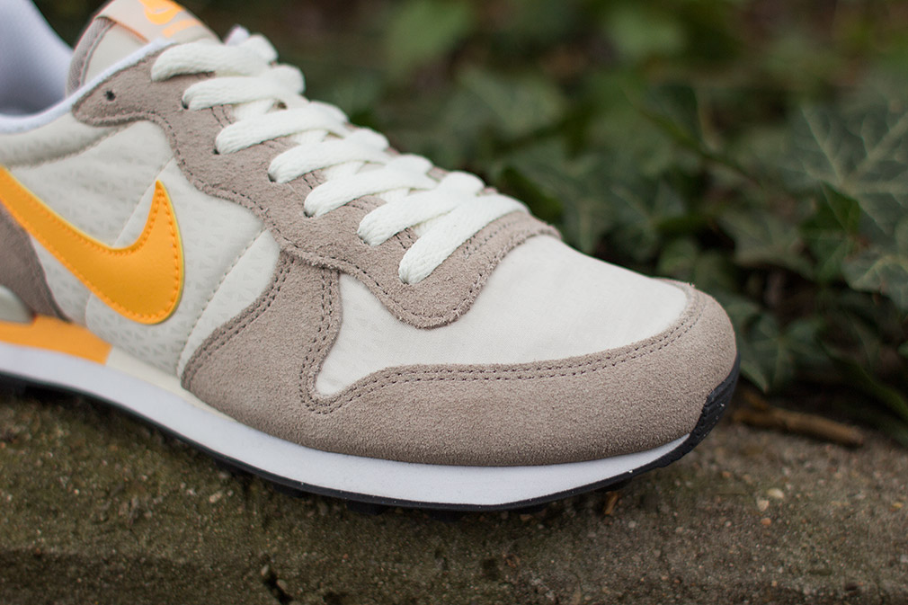 Nike Wmns Internationalis Beige Orange Red 04