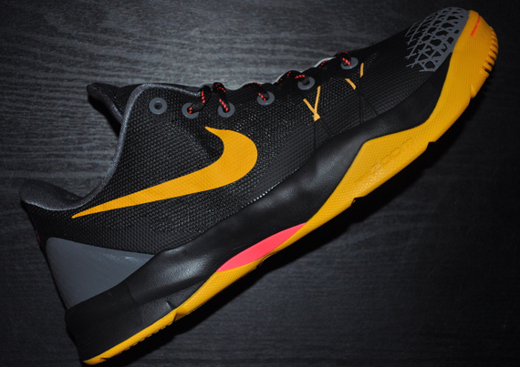 Nike Zoom Kobe Venomenon IV – Black – University Gold – Laser Crimson – Dark Grey