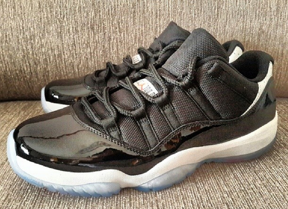 Air Jordan 11 Low - Black - Infrared 23 - Grey