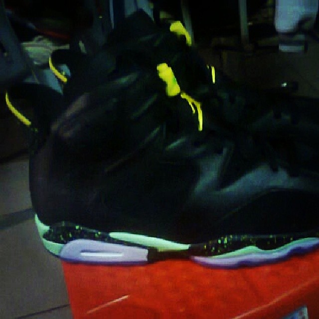 Air Jordan 6 Black Venom Green 01