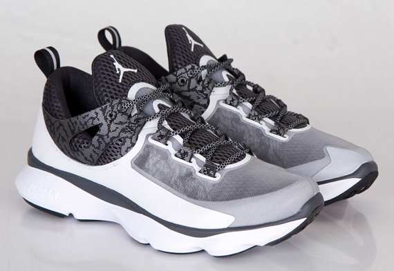 Jordan Flight Runner Black White Anthracite Metallic Silver