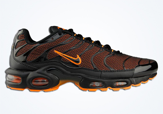 Nike Air Max Plus Black Total Orange 01