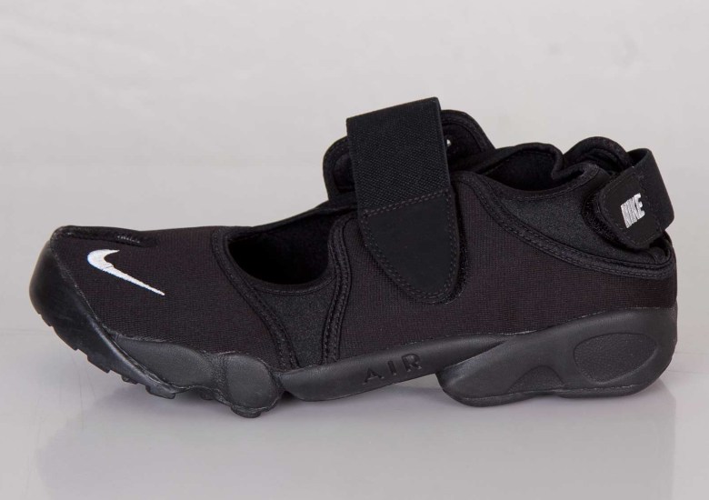 Nike Air Rift “Blackout”