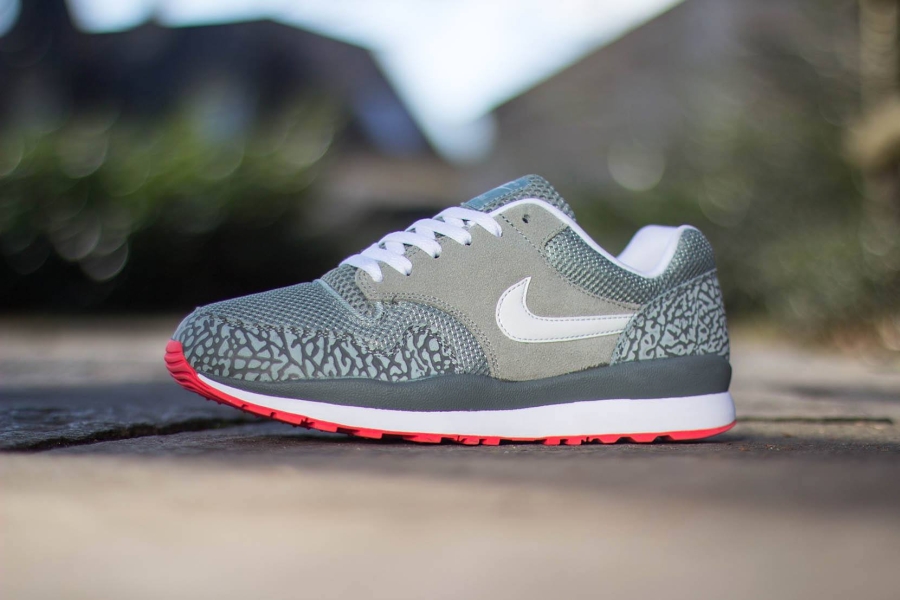 Nike Air Safari Elephant Mica Green Light Base Grey Crimson 2