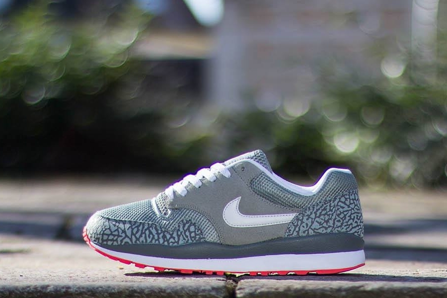 Nike Air Safari Elephant Mica Green Light Base Grey Crimson 4