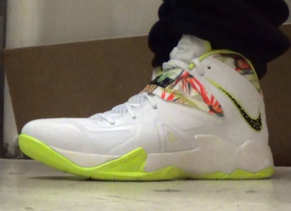 Nike Zoom LeBron Soldier 7 "King's Pride"