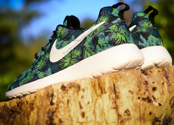 Nike Roshe Run Space Blue White Black Poison Green 09