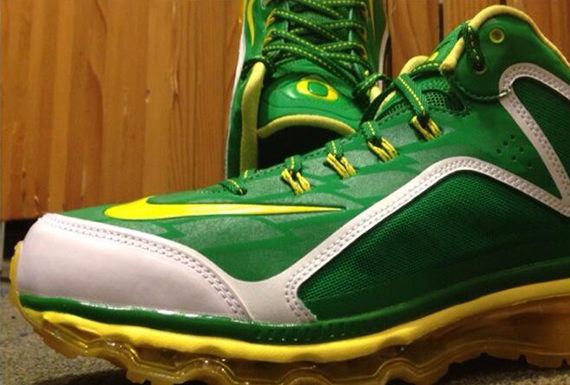 Oregon Ducks Debut A New Nike Griffey Shoe