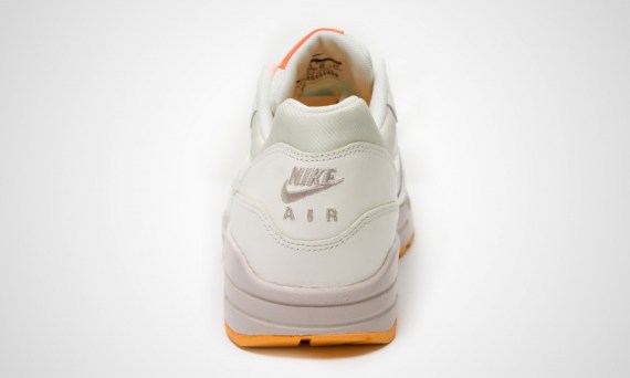 Nike Wmns Air Max 1 Cut Out Sail 04