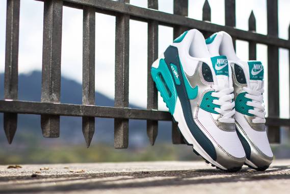 Nike Wmns Air Max 90 White Turbo Green Nightshade 02