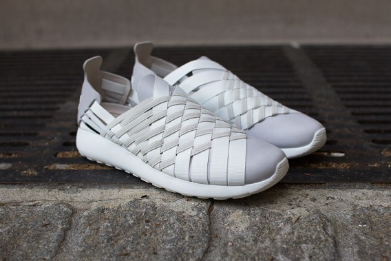 Nike Wmns Roshe Run Woven 2 0 Light Orewood Brown 02