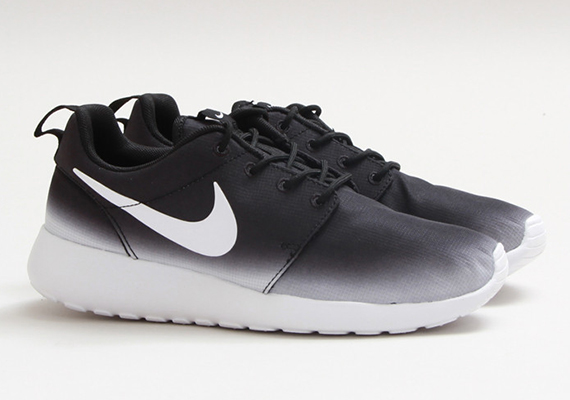 Nike Women's Roshe Run Gradient - Black - White