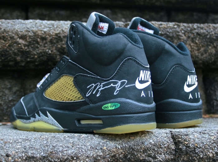 Air Jordan 5 “Metallic” 1999 Retro – Autographed Michael Jordan Pair on eBay