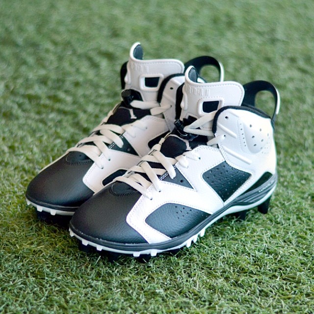 Air Jordan 6 Oreo Cleats 01