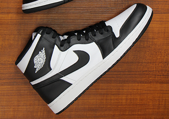 Jordan 1 Black White