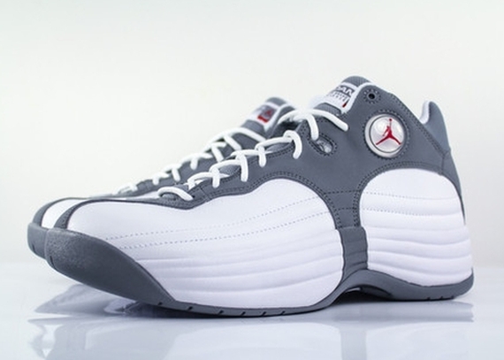 Jordan Jumpman Team 1 – White – Gym Red – Cool Grey