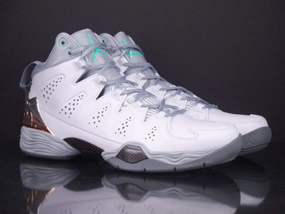 Jordan Melo M10 – White – Wolf Grey – Green Glow