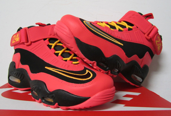 Nike Air Griffey Max 1 Black Laser Crimson Atomic Mango 01