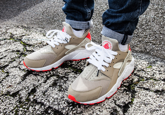 Nike Air Huarache Light Beige Laser Crimson 6