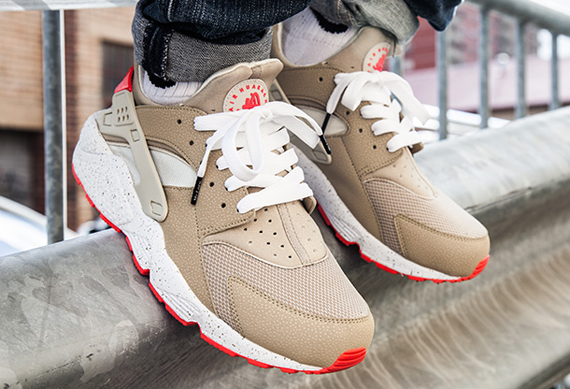 Nike Air Huarache Light Beige Laser Crimson 7