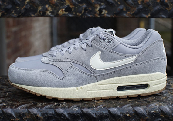 Nike Air Max 1 Essential "Matte Silver"