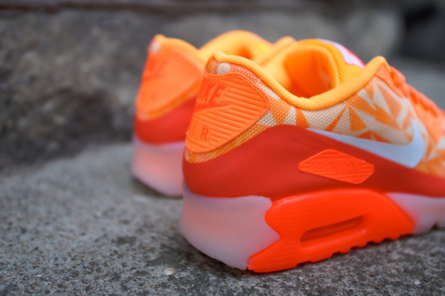 Nike Air Max 90 Ice Atomic Mango 01