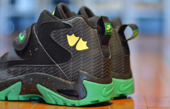 Nike Air Mission Oregon Ducks 02