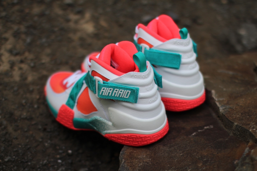 Nike Air Raid White Atomic Mango Turbo Green Laser Crimson 02