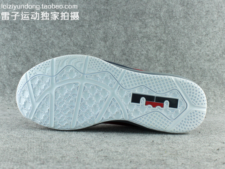 Nike Lebron 11 Low University Red Obsidian White 09