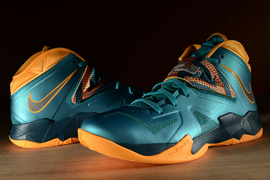 Nike Lebron Soldier 7 Turbo Green Atomic Mango Nightshade 03