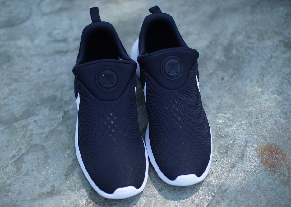 Nike Roshe Run Slip On Black White 02