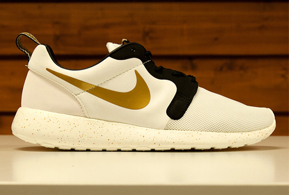 Nike Roshe Run World Cup Gold Trophy