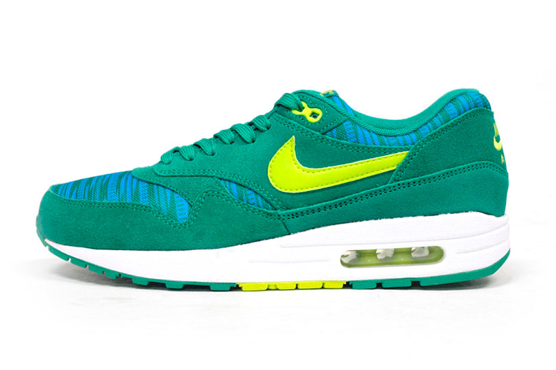 Nike Sportswear Sunset Pack 02