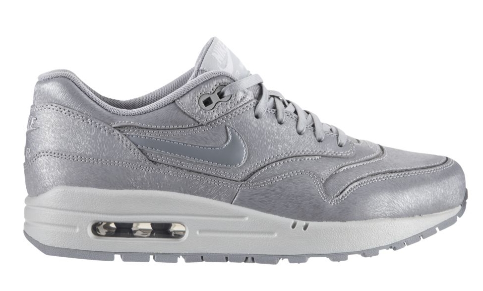 Nike Sportswear Womens Cut Out Pack 03