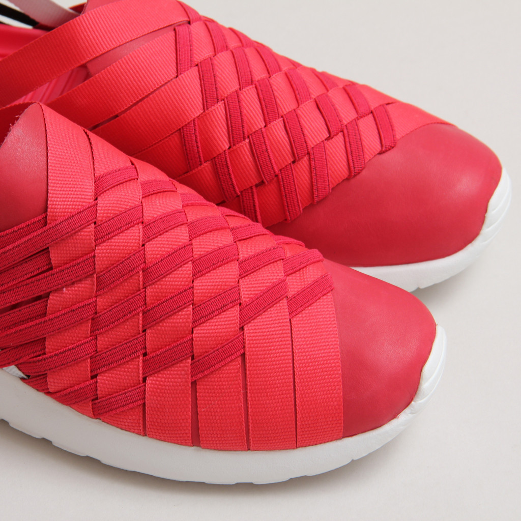Nike Wmns Roshe Run Woven 2 Legion Red Black 04
